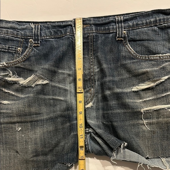 Levi’s  Distressed Denim cut off Jean Shorts raw edge Size 34” - Picture 9 of 9